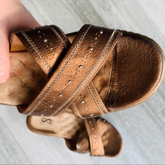 SoftWalk Shoes - SoftWalk Texture Padded Pro Stud Essential Sandals